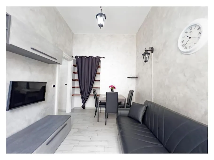 Ostia Holiday Mari 0*, Ostie