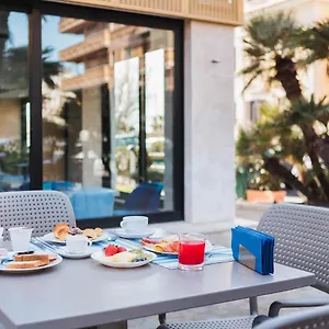 Fly Deco Hotell